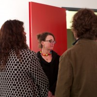 art-gallery-conversation