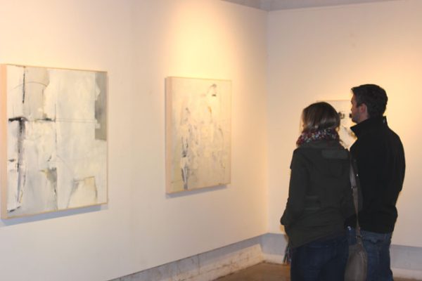 couple gallery looking at art